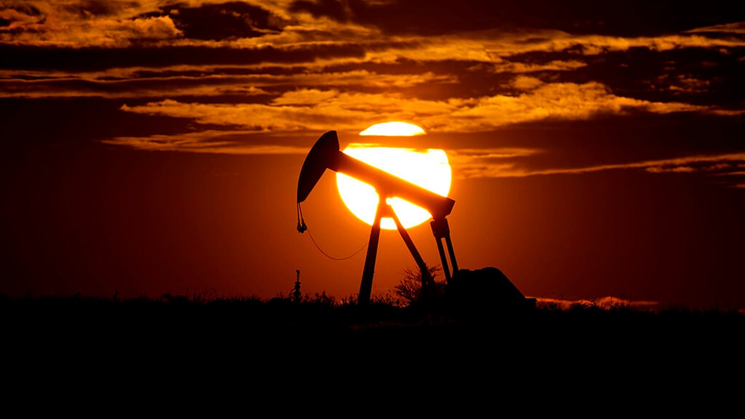 OPEC ülkeleri ve Rusya anlaştı, petrol üretimi günlük 10 milyon varil düşecek