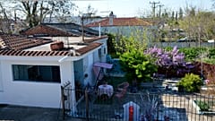 ΛΑΡΙΣΑ ΚΑΡΑΝΤΙΝΑ ΣΤΗ ΣΥΝΟΙΚΙΑ ΝΕΑΣ ΣΜΥΡΝΗΣ ΚΟΡΟΝΟΙΟΣ