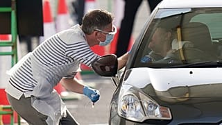 Coronavirus: oltre 100.000 morti nel mondo. Record di decessi nel Regno Unito