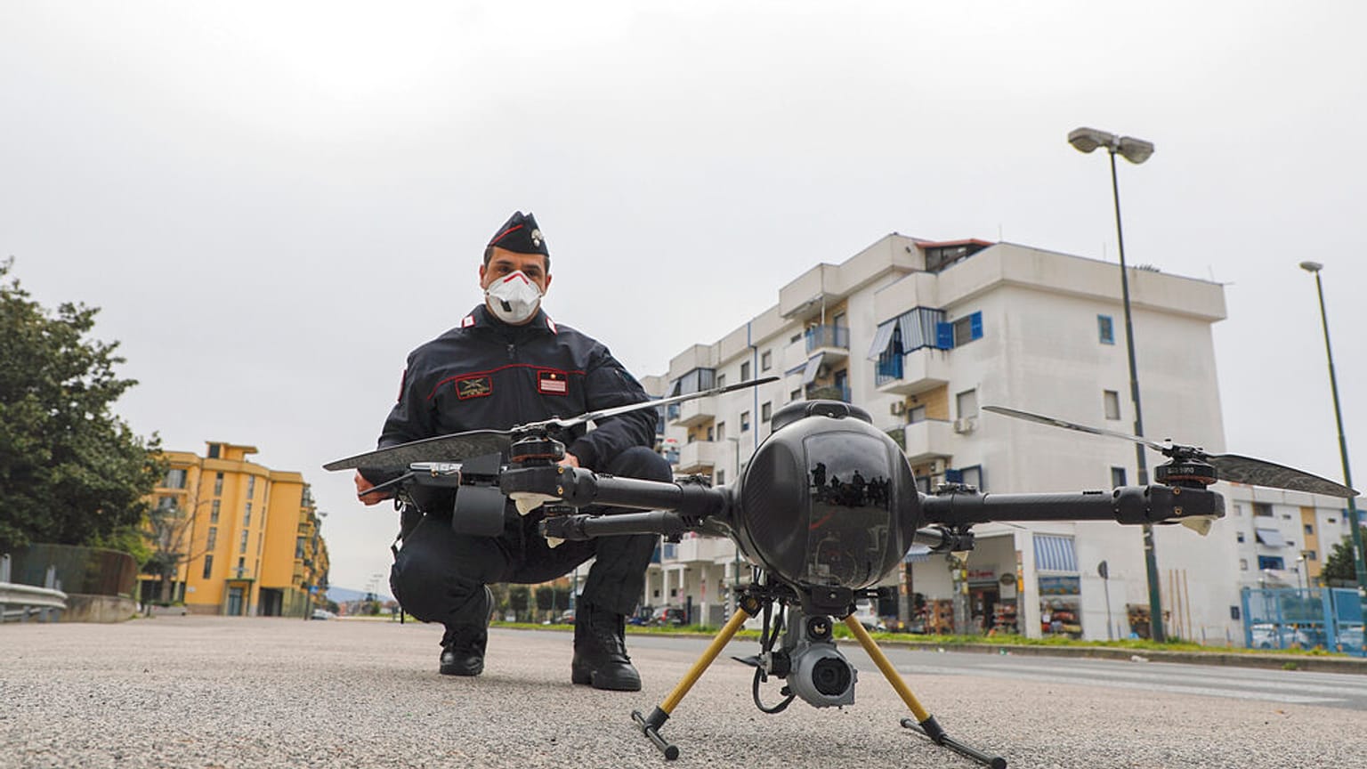İtalya'da virüsün etkilerini azaltmak için drone kullanımı arttı