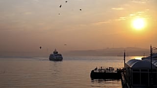 İstanbul'da metrobüs, vapur ve otobüsler hizmet vermeye devam ediyor