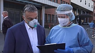 Szekszárdi vizit: a kormányfő, a vírus és a pálinka