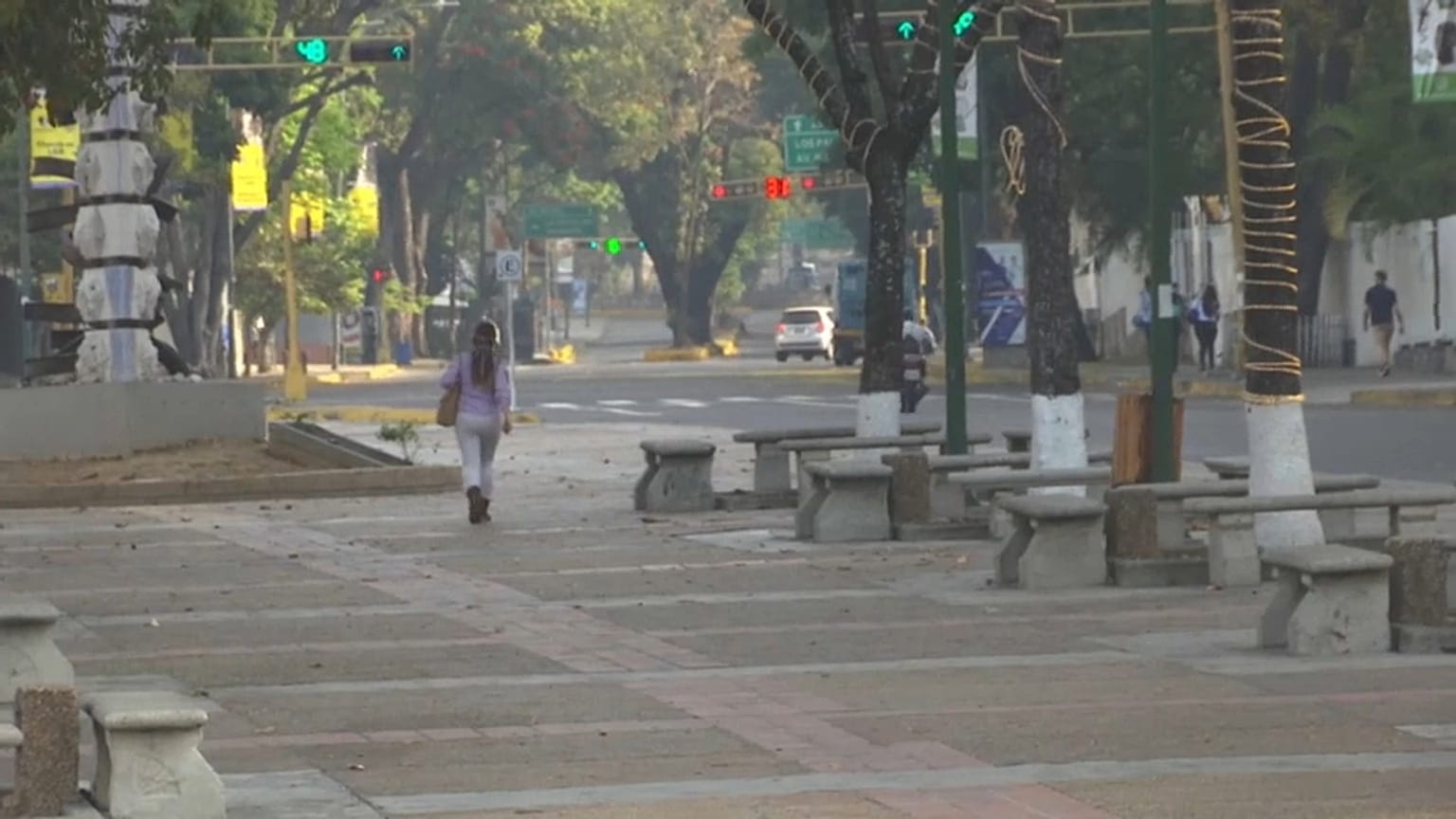 Venezuela amplía un mes el estado de alarma