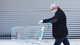Unter strengen Auflagen: In Österreich öffnen kleine Geschäfte