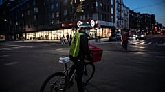 ABD'nin New York kentinde bisikletiyle evlere yemek servisi yapan bir kurye