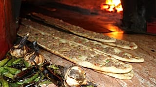 Türk fırınından koronavirüsle savaşan Fransız sağlık çalışanlarına 'ücretsiz Türk pidesi' desteği
