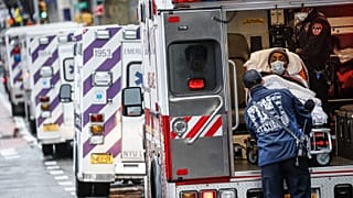 Un patient pris en charge au centre médical de Langone à New York, le 13 avril 2020.