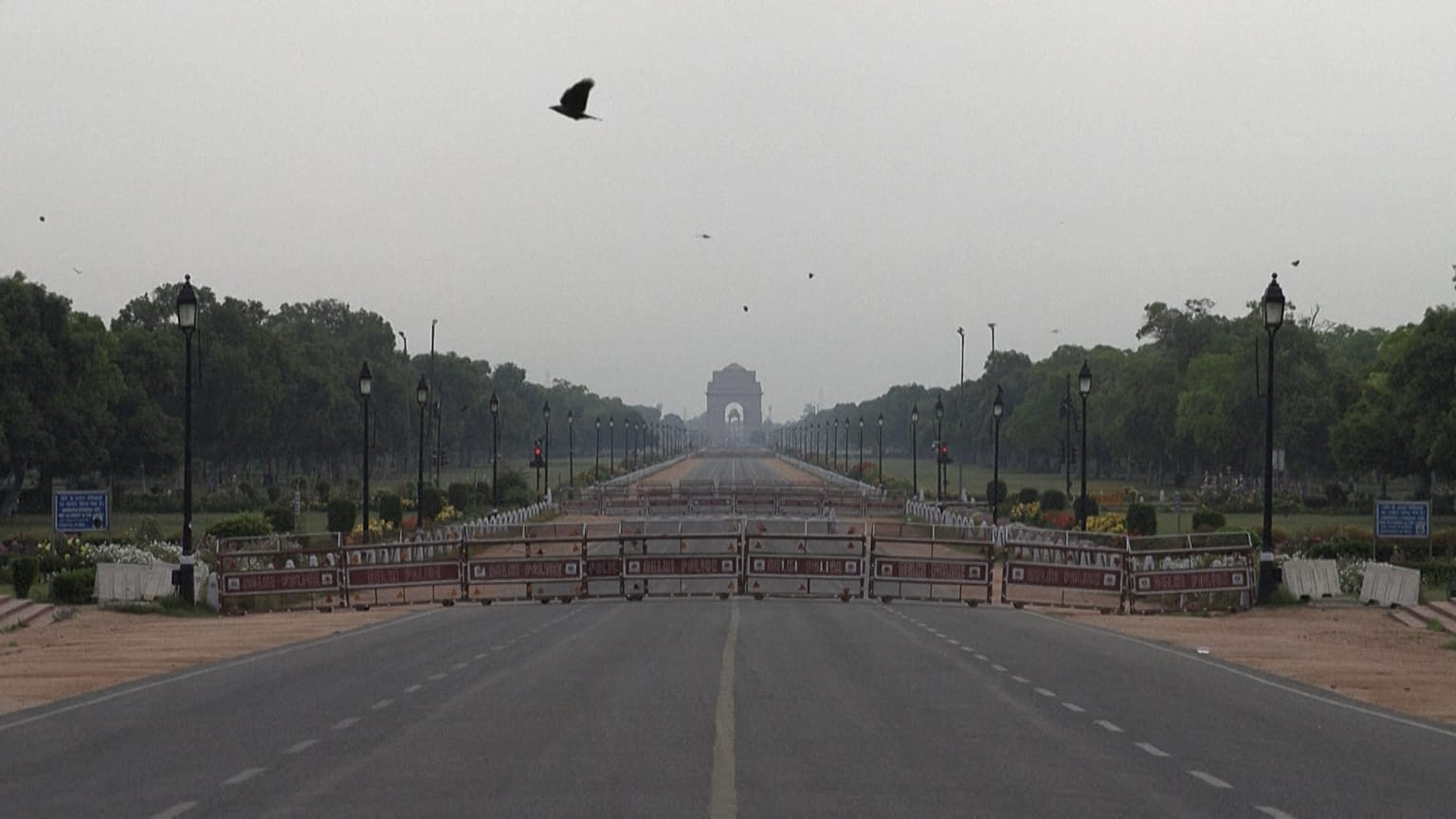 Coronavirus: India extends world's biggest lockdown