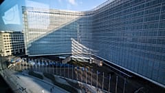 COVID-19: Πρόσθετες κατανομές προς χώρες που επλήγησαν περισσότερο σκέφτεται η Κομισιόν