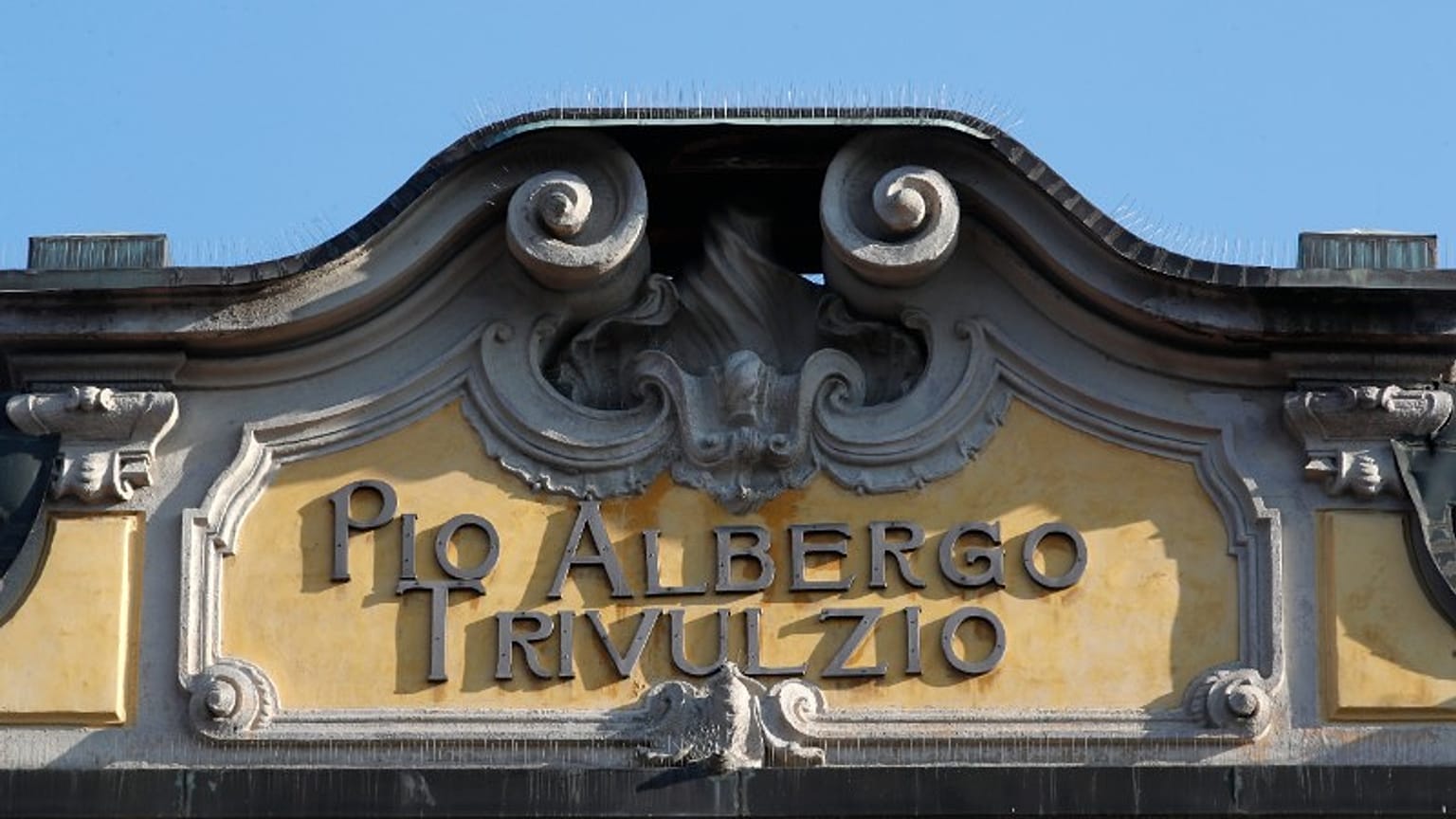 Covid-19 nelle case di riposo. Il caso "Villa Paradiso" e le perquisizioni nelle Rsa lombarde
