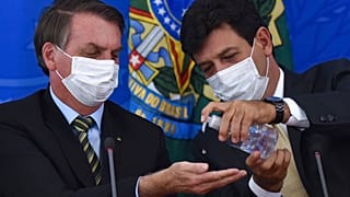 Brezilya Devlet Başkanı Jair Bolsonaro (solda), Brezilya Sağlık Bakanı Luiz Henrique Mandetta (sağda)