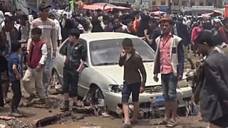 آثار الفيضانات المدمرة التي ضربت العاصمة اليمينة صنعاء 14-04-20