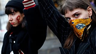 С началом объявленных карантинных мер количество актов насилия в отношении женщин увеличилось, сообщают НПО
