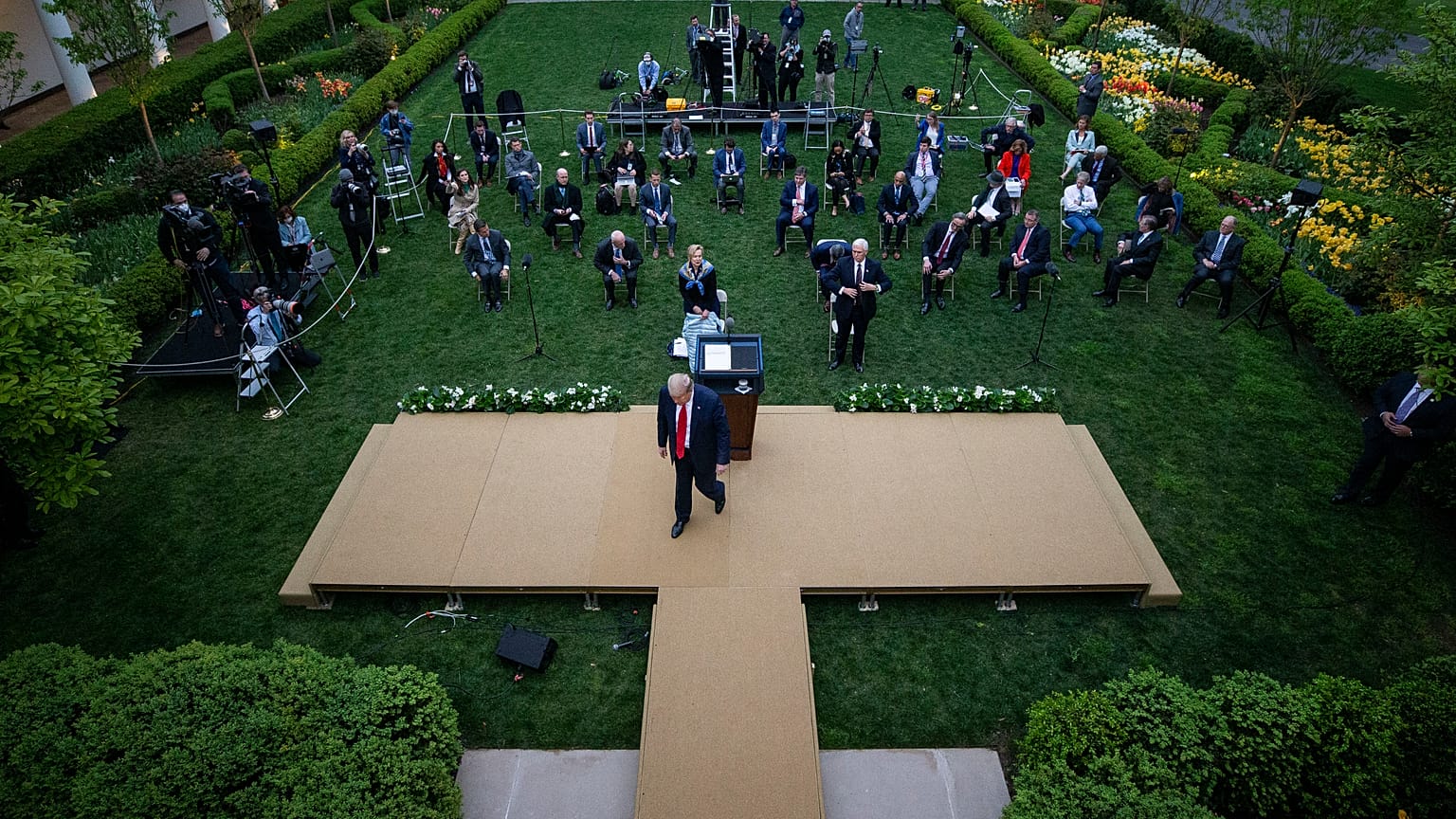 Trump accusato di crimine contro l'umanità per la decisione di tagliare i fondi all'OMS