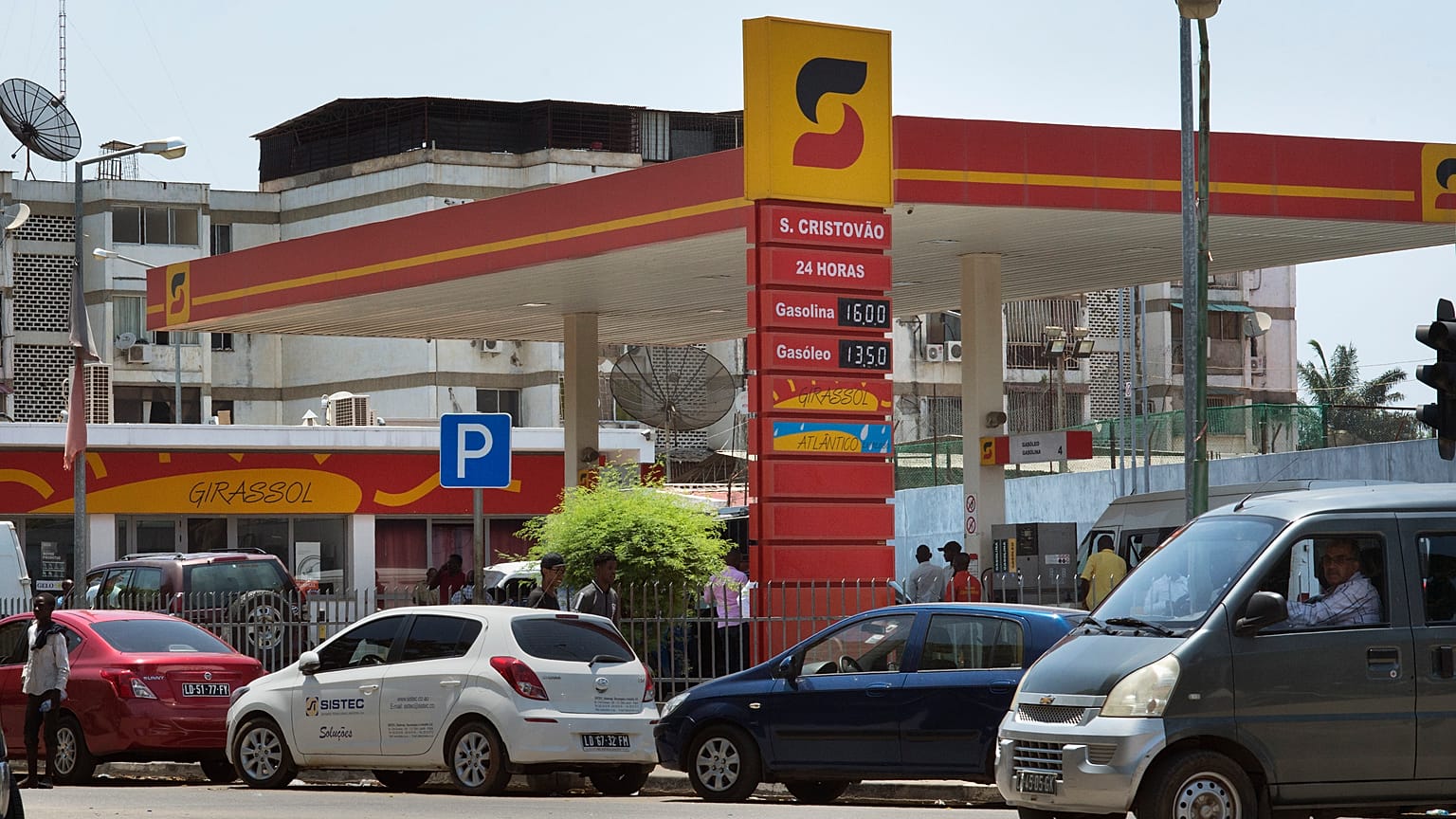 Angola deve sofrer corte de 18% na produção de petróleo