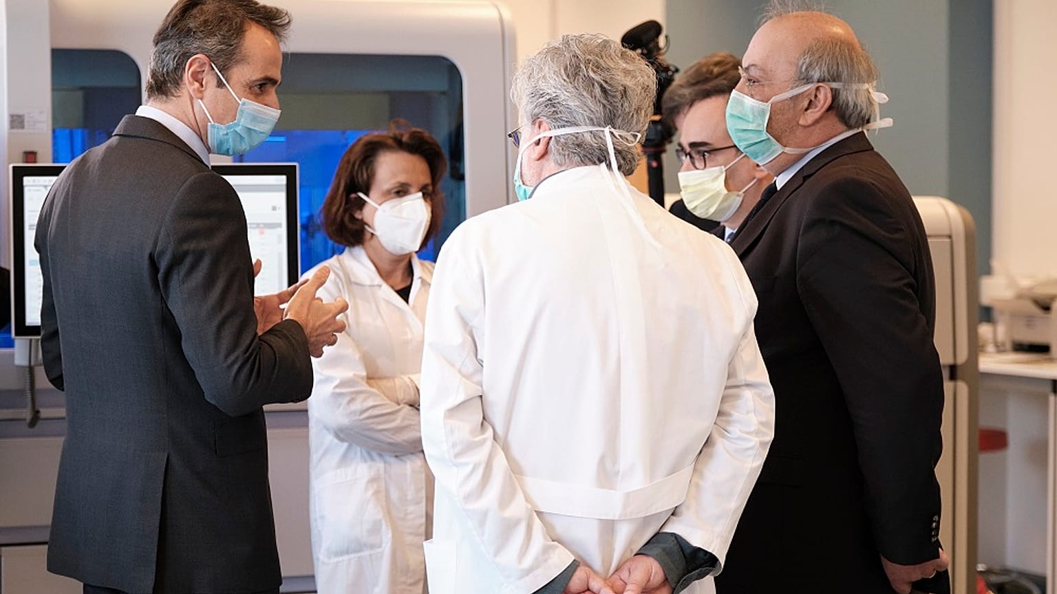 Επίσκεψη Μητσοτάκη στο Εθνικό Κέντρο Αιμοδοσίας