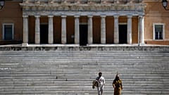 COVID-19: Δυσοίωνες προβλέψεις του Γραφείου Προϋπολογισμού της Βουλής
