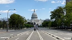 La Pennsylvania Avenue déserte devant le Capitole des États-Unis à Washington, le 15 avril 2020. 