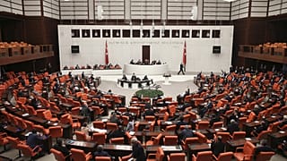 Koronavirüs salgınına karşı ekonomik önlemler içeren kanun teklifi, TBMM Genel Kurulunda kabul edilerek yasalaştı.
