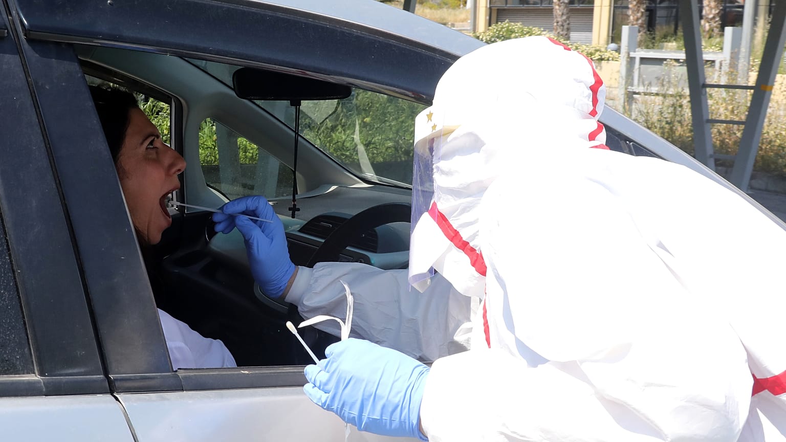 ΔΕΙΓΜΑΤΟΛΗΨΙΑ ΓΙΑ ΤΗ ΝΟΣΟ COVID-19 ΣΕ 20,000 ΕΡΓΑΖΟΜΕΝΟΥΣ