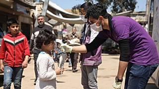 ممرض في منظمة إغاثية غير حكومية في بلدة كفر تخاريم بإدلب.