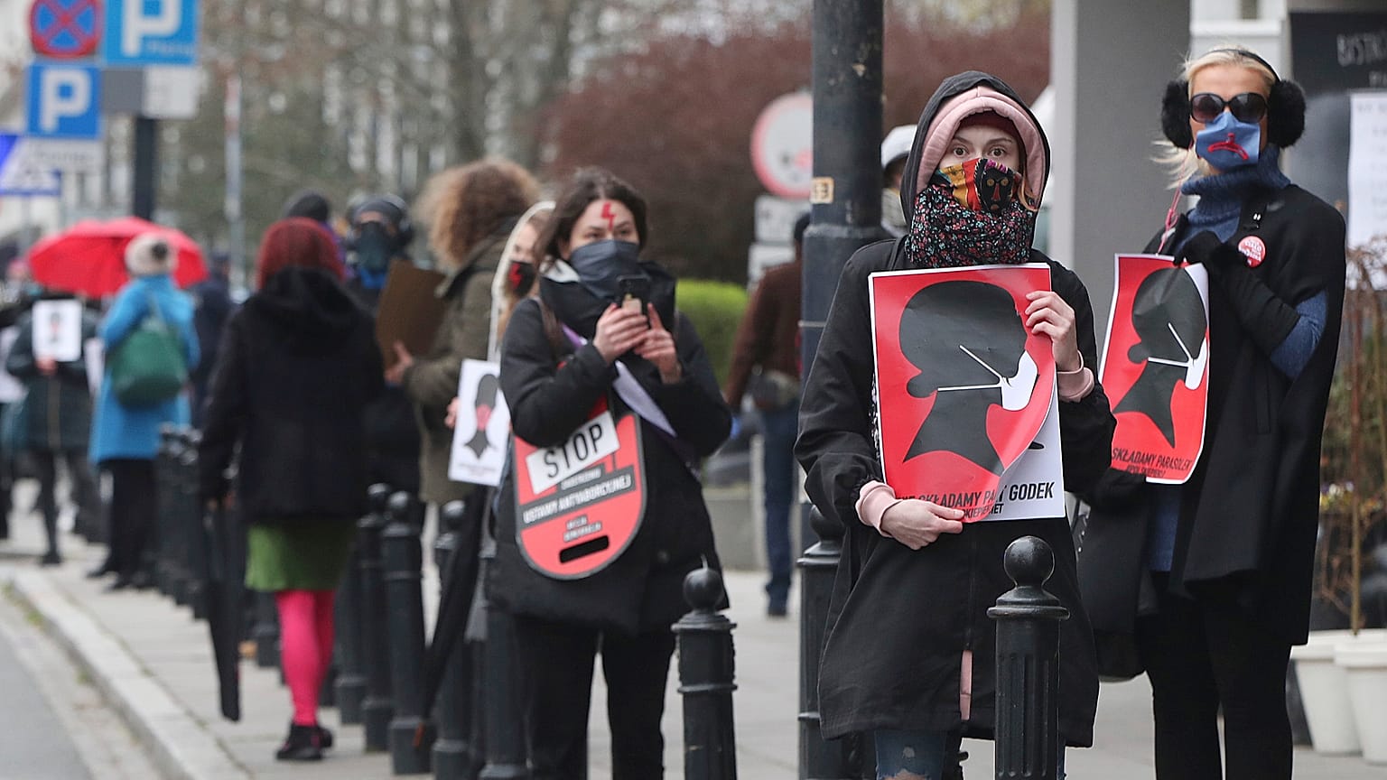 Elhalasztják Lengyelországban az abortusztörvény bevezetését