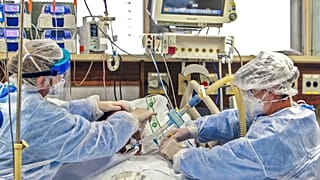 Doente com covid-19 internado em hospital brasileiro