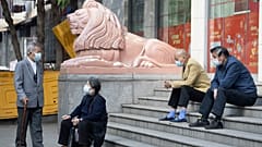 Κίνα-COVID-19: Αναθεωρεί κατά 50% τον αριθμό των νεκρών