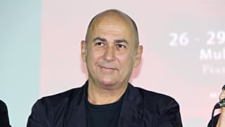 Ferzan Özpetek, İtalya'da ilk Covid-19 hastasının ortaya çıktığı 20 Şubat tarihinin 'Beyaz Gömlekliler' günü ilan edilmesi kampanyası başlattı