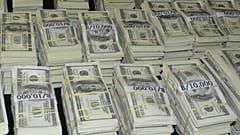 سيدة أمريكية سحبت قليلا من المساعدة الحكومية بقيمة 1200 دولار.. وبقي في حسابها 8.5 مليون دولار