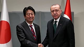 Erdoğan ve Japonya Başbakanı Abe koronavirüsle mücadeleyi görüştü