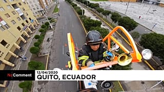 Trombitáló tűzoltó Ecuadorban