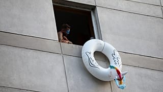 Arjantin'de karantinada güvenli seks için televizyondan eğitim