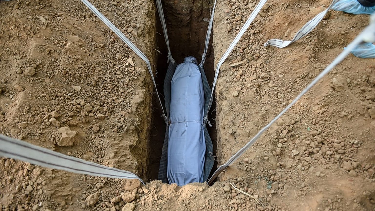 ABD'de Covid-19 nedeniyle son 24 saatte yaklaşık 4 bin ölü, toplam sayı 37 bini geçti