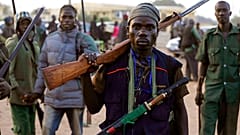 Nijerya'da silahlanan binlerce kişi Boko Haram militanlarına yönelik operasyona destek verdi. Arşiv