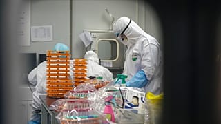 Covid-19'un çıkış yeri olduğu öne sürülen laboratuvarın Çin direktörü iddiaları reddetti
