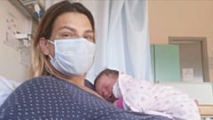 Coronavirus : un couple d'Italiens raconte la venue au monde de leur enfant en pleine pandémie