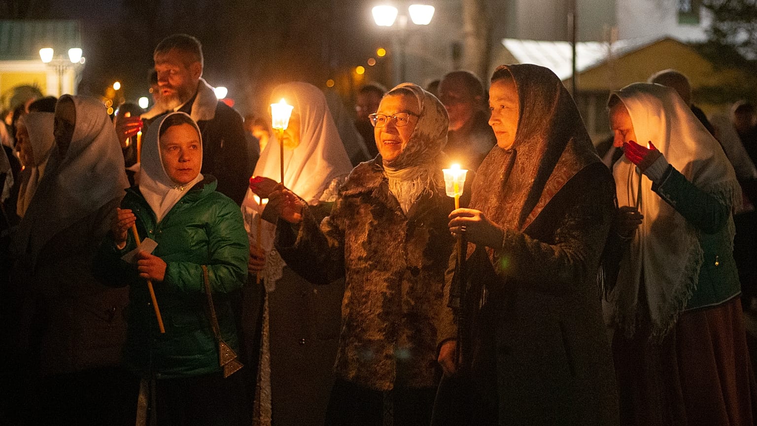 Несмотря на COVID-19, в некоторых российских городах прошли пасхальные службы
