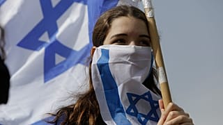 İsrail Başbakanı Binyamin Netanyahu karşıtı bir gösterici