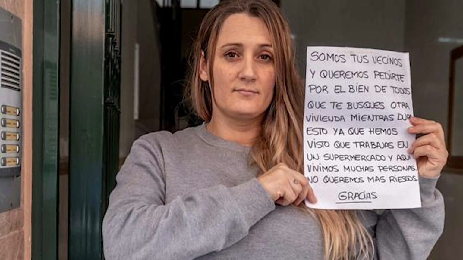 Enfermea acosada por sus vecinos