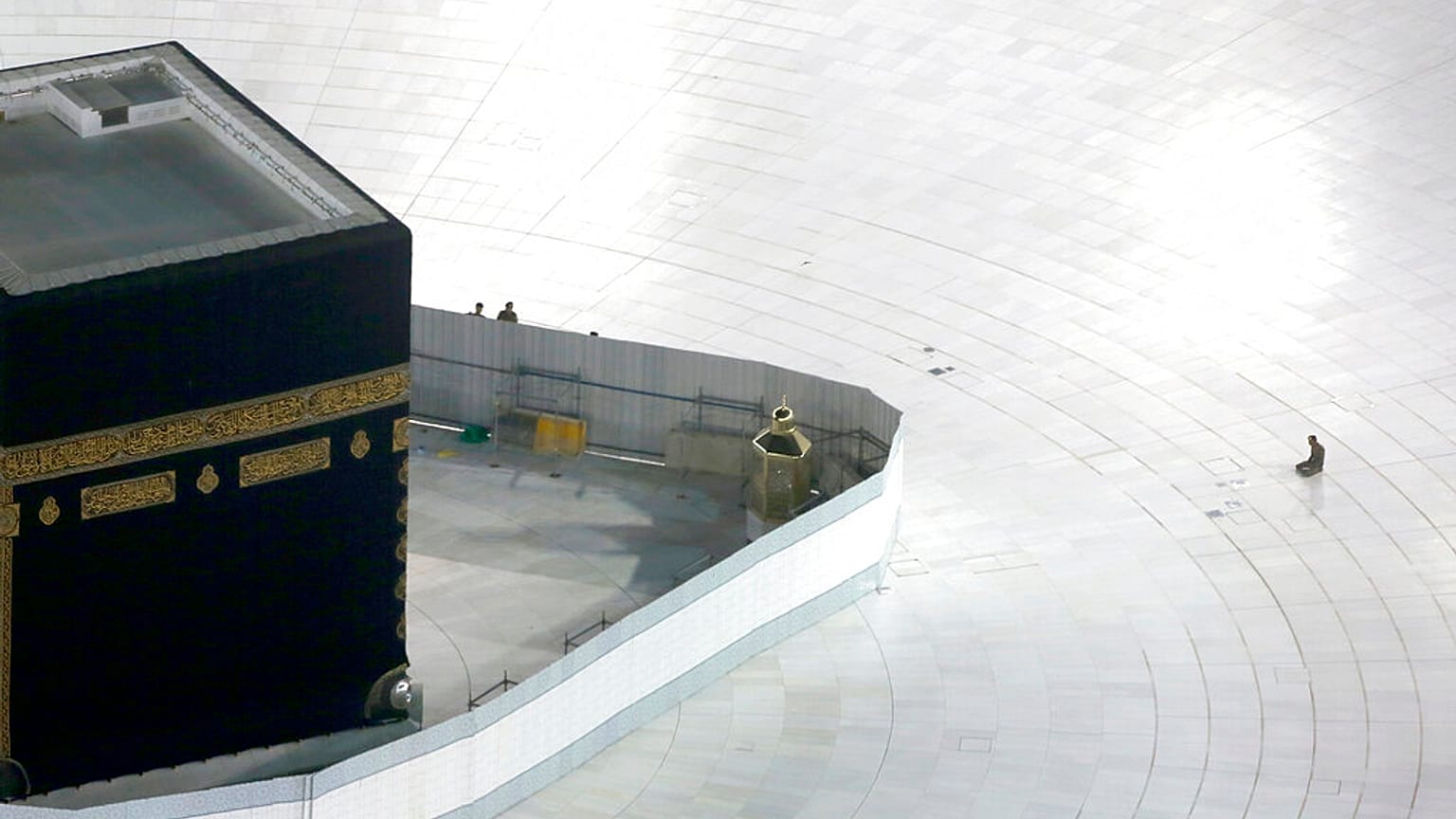 Müslüman alemi Covid-19'un gölgesinde Ramazan'a giriyor: Toplu iftar, cemaatle teravih, umre yok