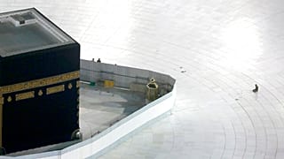 Müslüman alemi Covid-19'un gölgesinde Ramazan'a giriyor: Toplu iftar, cemaatle teravih, umre yok
