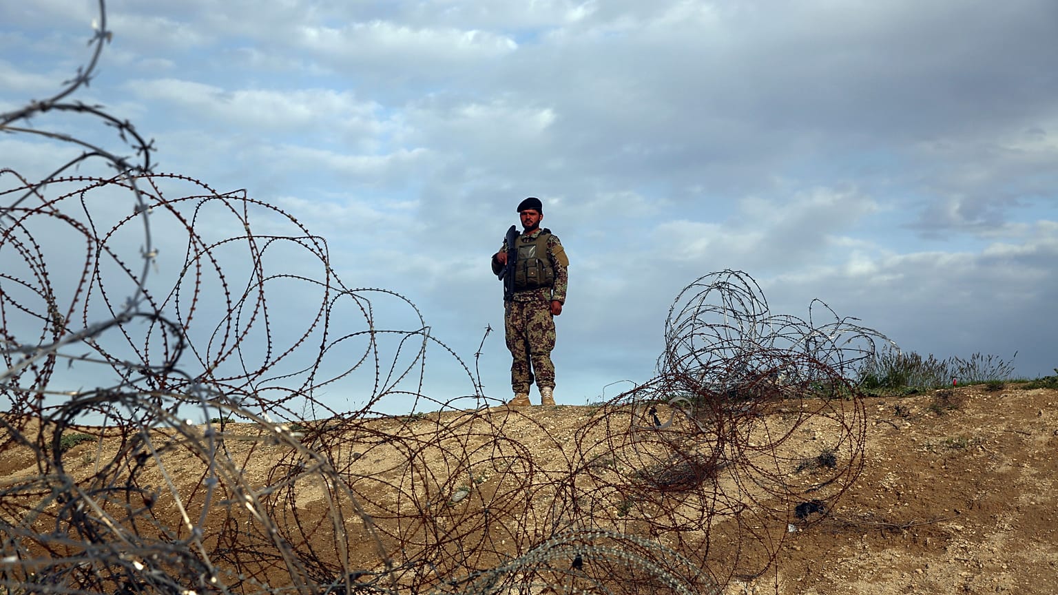 Afghanistan'da bir ordu mensubu 