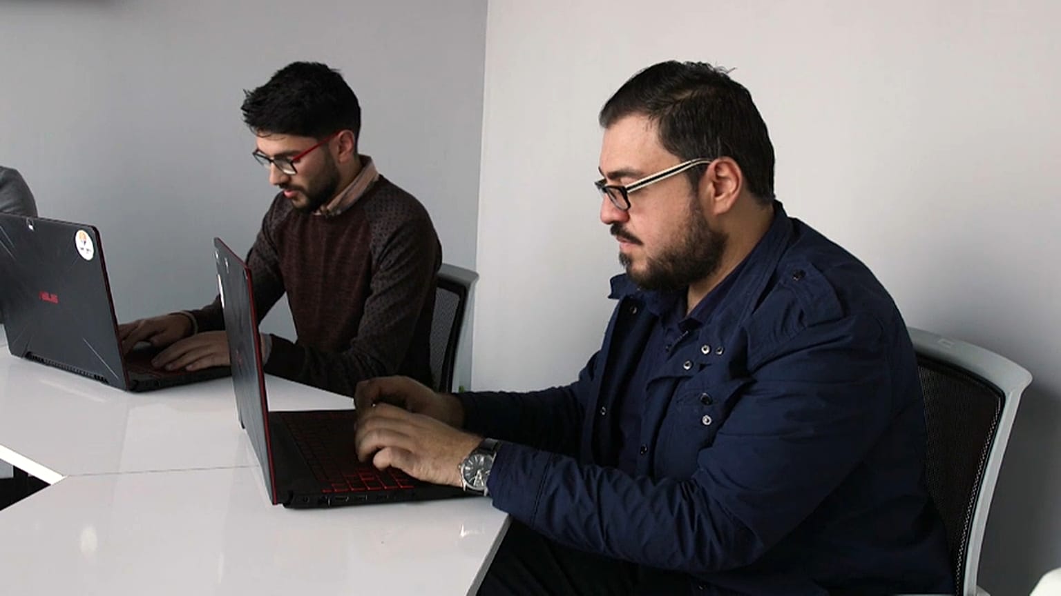 كيف تساعد الترجمات من الإنجليزية إلى العربية على معالجة المعلومات الخاطئة؟