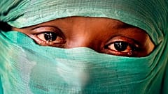 Myanmar ordusuna bağlı askerlerin cinsel tacizine maruz kalan 22 yaşındaki Arakanlı F.  