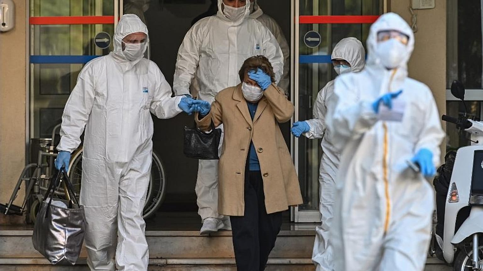 Türkiye'de bir koronavirüs hastasına müdahale