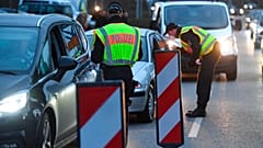 In Bayern gestoppt: Paar macht Europareise und lässt 3 Kinder daheim
