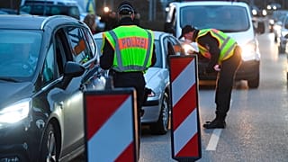 In Bayern gestoppt: Paar macht Europareise und lässt 3 Kinder daheim