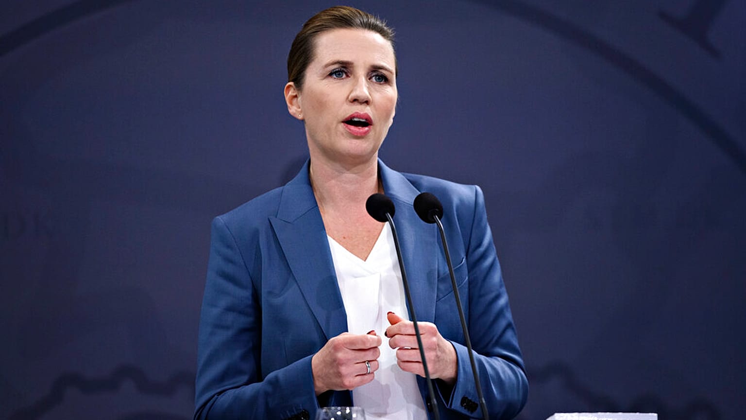 Danimarka Başbakanı Mette Frederiksen Covid-19 konusunda 14 Nisan tarihinde bilgilendirme yaparken.