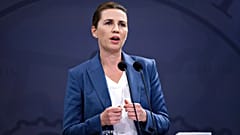 Danimarka Başbakanı Mette Frederiksen Covid-19 konusunda 14 Nisan tarihinde bilgilendirme yaparken.